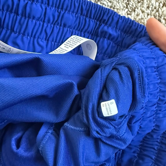 Lululemon hotty hot HR 4in inseam size 8 NWOT - Picture 3 of 3